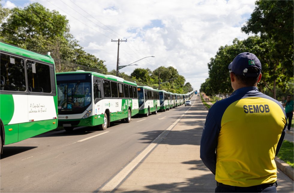 Com reconhecimento facial, novos ônibus começam a circular na capital