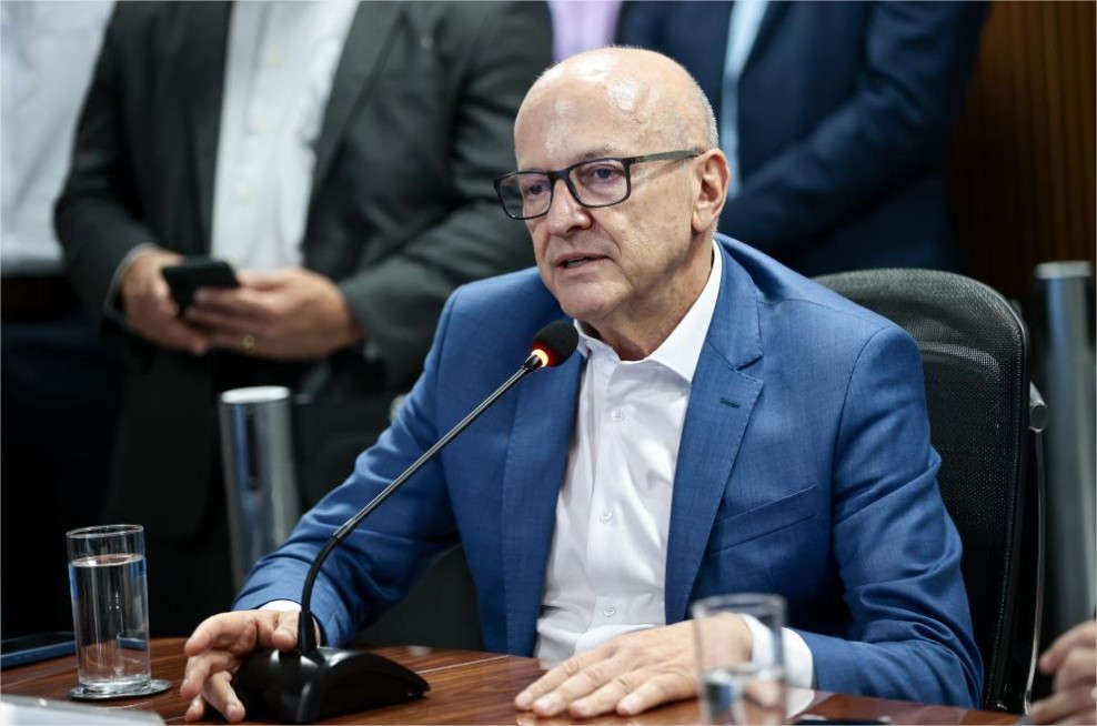 Vice-governador assume comando do Governo de MT