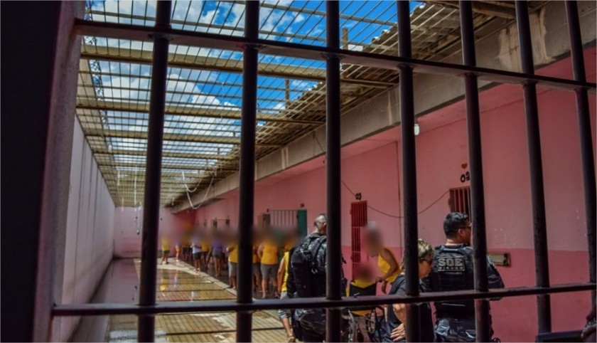 Preso articulava venda de celulares por até R$ 800 com auxílio de policiais penais