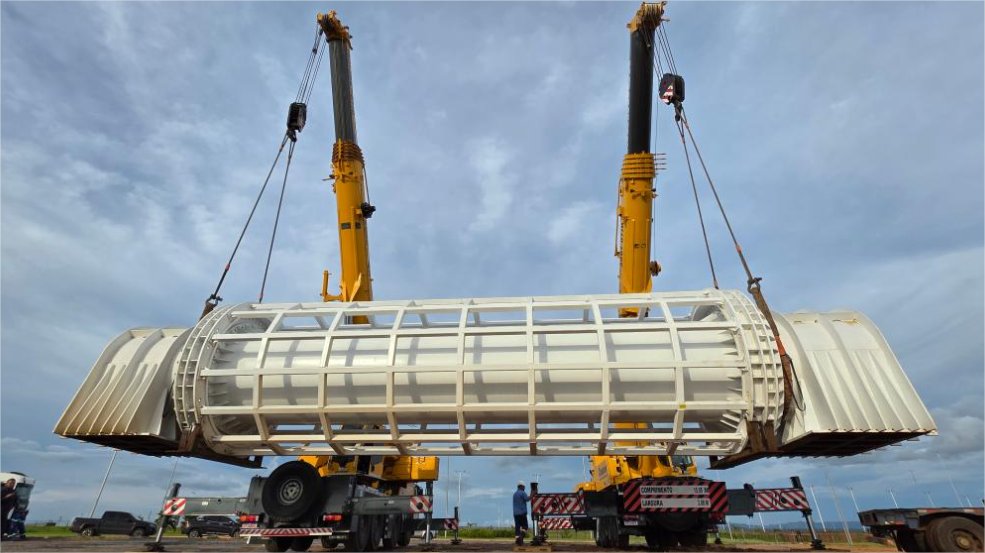 Com mais de 70 toneladas, eixo da roda-gigante chega ao Parque Novo Mato Grosso