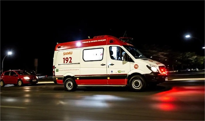 Corpo de mulher é encontrado submerso em piscina de salão de festas