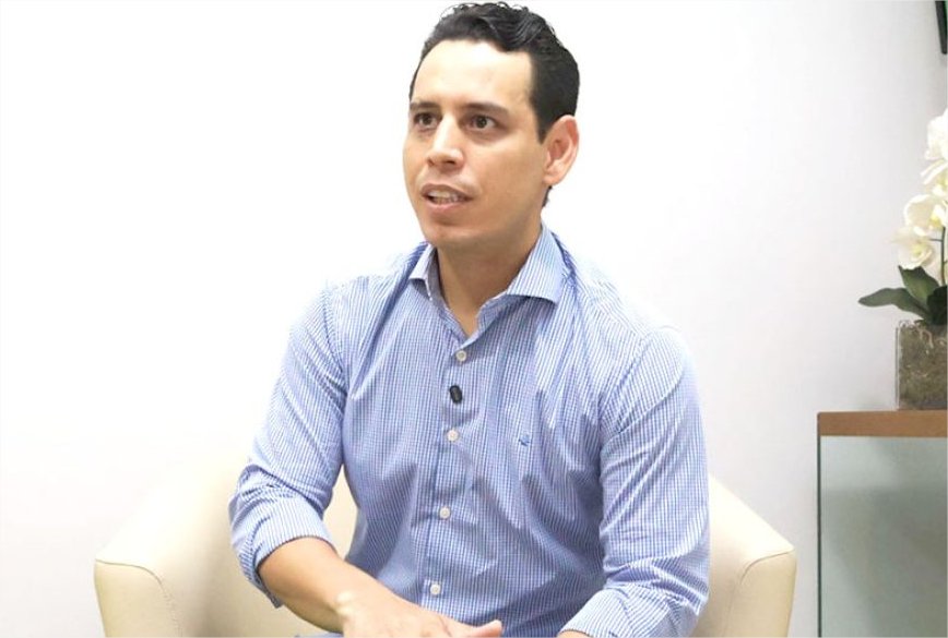 Secretário se exonera horas antes de ser acusado de assédio