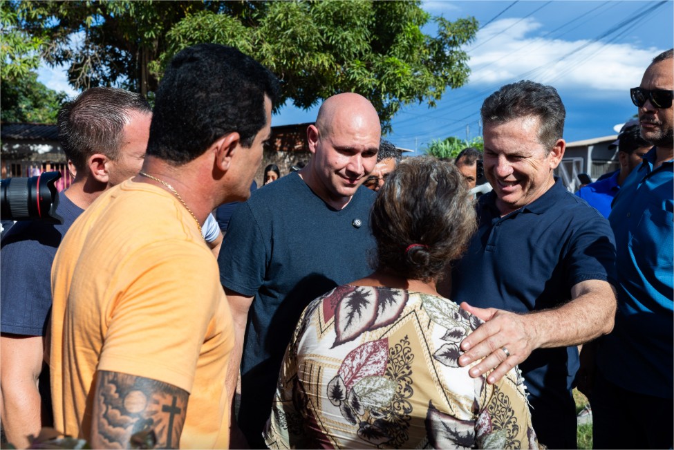 Governador e prefeito reforçam parceria na entrega de asfalto em quatro bairros de Cuiabá