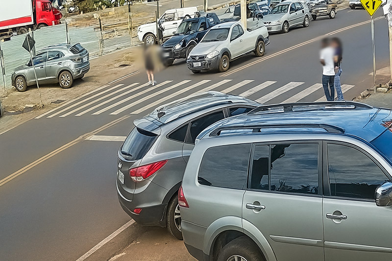 Vídeo: Idosa é atropelada ao atravessar faixa e morre após ser arremessada por picape em MT