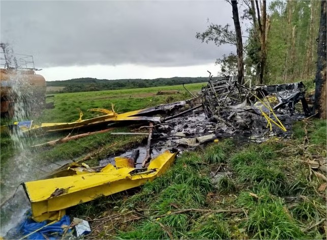 Vídeo: Piloto sobrevive após avião cair e pegar fogo em fazenda de MT