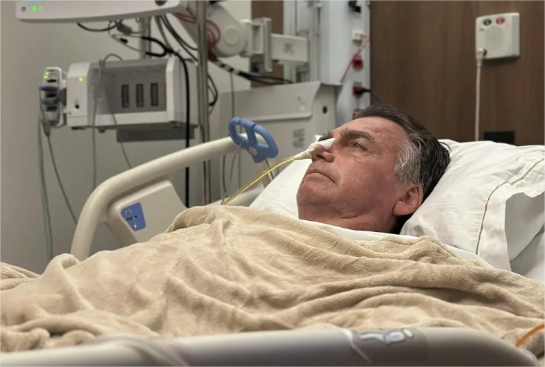 Bolsonaro deixa UTI e é transferido para quarto em hospital de Brasília