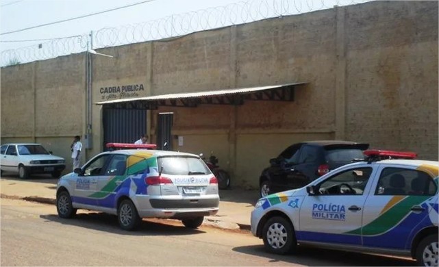 Cinco mulheres cumprem pena dentro de delegacia após superlotação em cadeia de MT