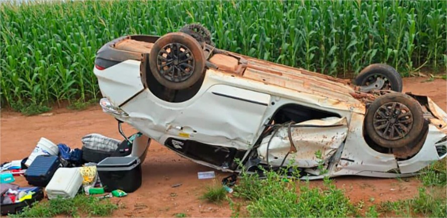 Vídeo: Homem agride oficial de Justiça, foge e capota carro após perseguição policial em MT