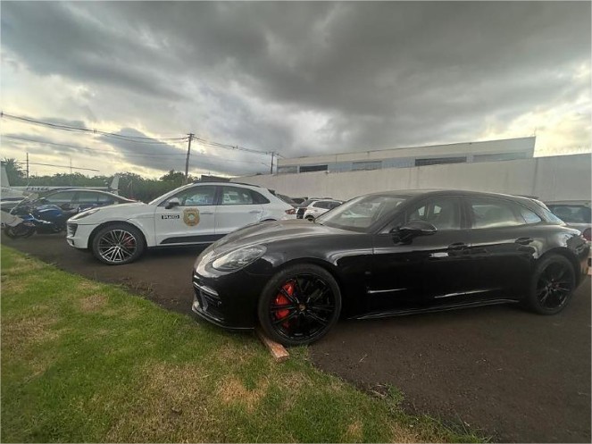 Polícia apreende Porsche de R$ 1 milhão com mulher de líder de facção em MT