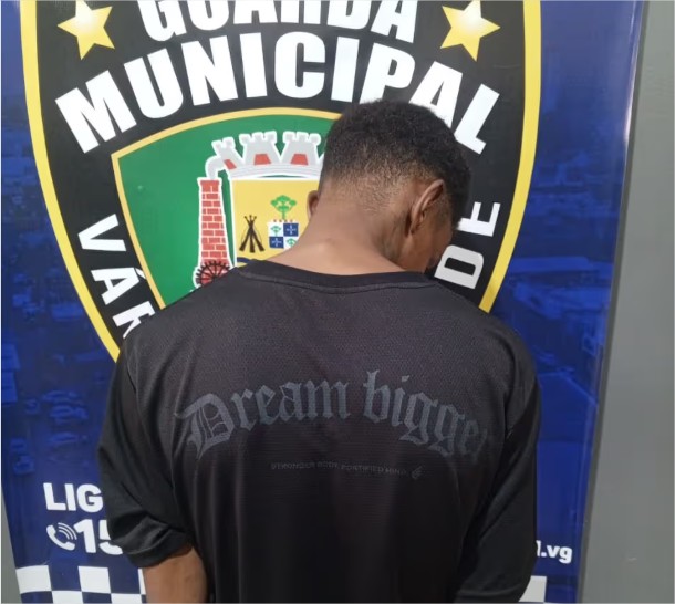 Criminoso tornozelado é detido após desacatar e ameaçar Guardas Municipais