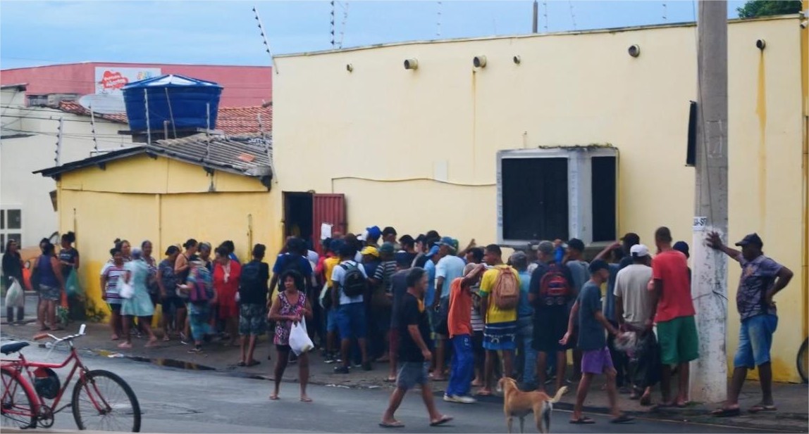 Documentário mostra que ‘fila do ossinho’ em Cuiabá continua anos após repercussão nacional