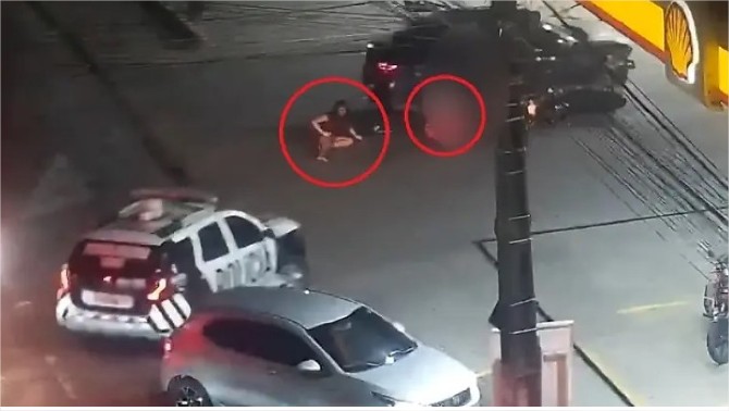 Enteadas pulam de carro em movimento para fugir de padrasto durante perseguição policial