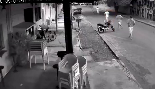 Vídeo mostra criminosos fugindo a pé de penitenciária em MT durante a madrugada; veja