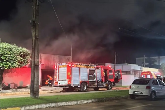 Incêndio atinge casa em Sorriso e bombeiros encontram indícios de ação criminosa