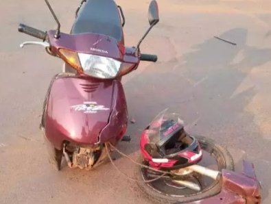 Homem enciumado vê ex com outro e destrói moto com facão em MT