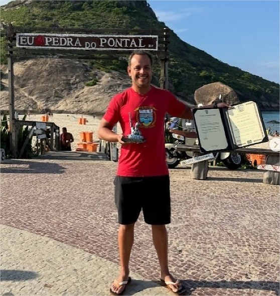 Cuiabano Vitor Borges vence desafio épico de 50 km no litoral carioca