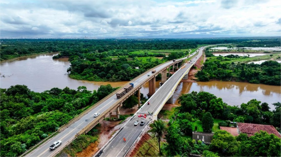 Governo de MT inaugura ponte na BR-163 em VG e entrega asfalto novo da MT-400 e de 4 bairros de Cuiabá
