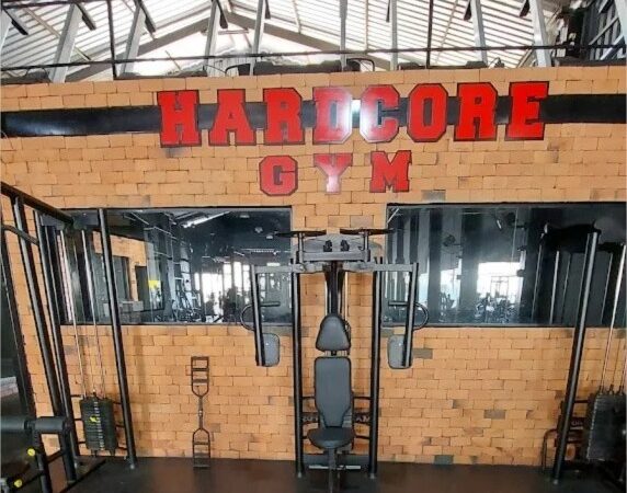 Clientes acionam Justiça após academia fechar as portas sem aviso em Cuiabá