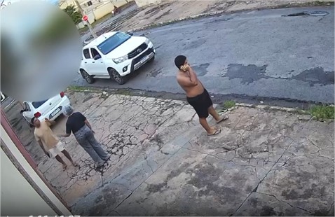 Vídeo flagra subtenente de PM supostamente puxando arma para filho em Cuiabá
