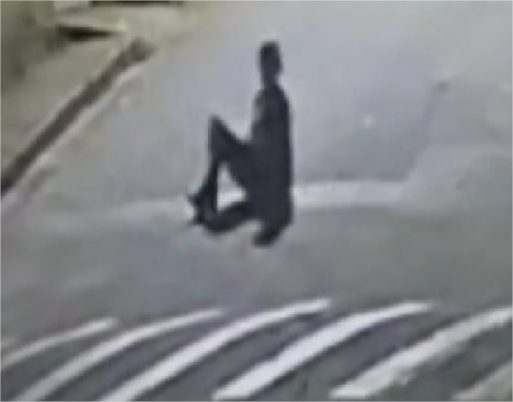Vídeo: Mulher embriagada se deita na rua e morre atropelada por motorista que também estava bêbado