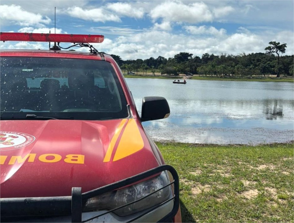 Corpo de menor que se afogou ao tentar atravessar lago é resgatado por bombeiros