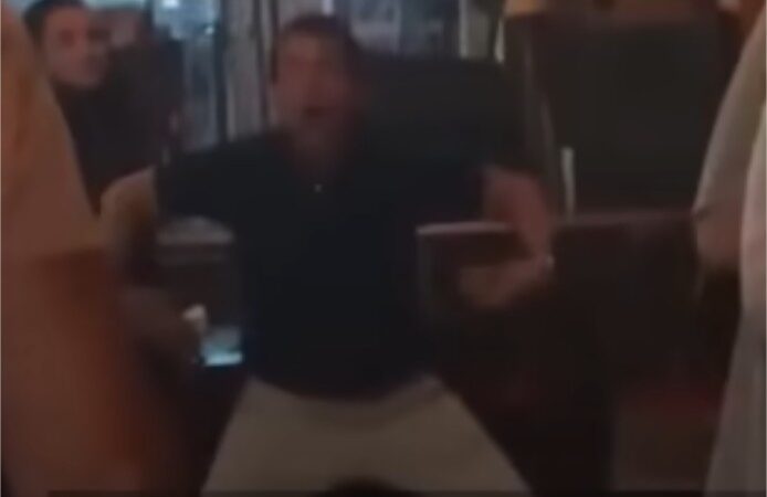 Vídeo mostra pai de argentina ré por racismo no Brasil imitando macaco