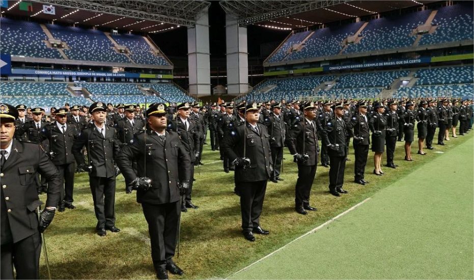 Governo de MT promove 1.015 oficiais e praças da Polícia Militar em solenidade alusiva à Tiradentes