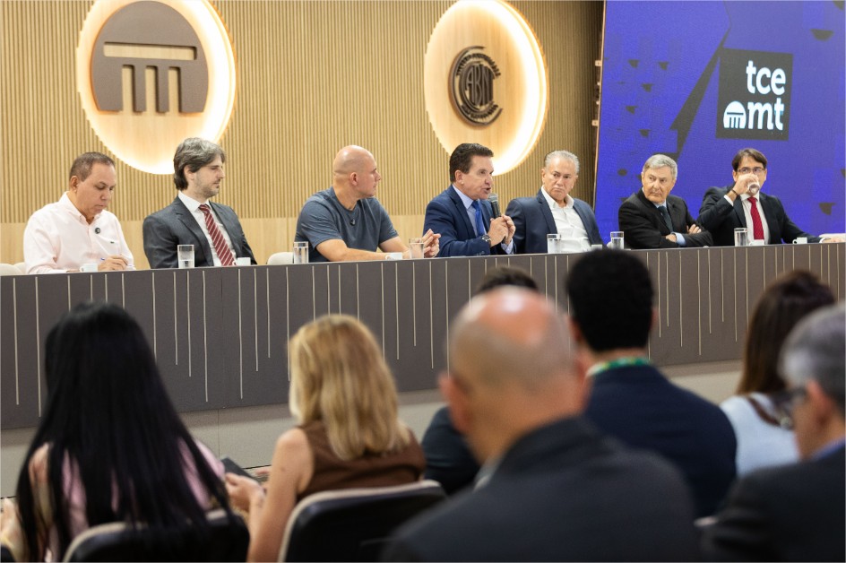 Prefeito de Cuiabá apresenta projeto referência em atendimento para idosos ao TCE e TJ