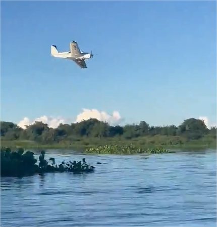 Avião passa por baixo de ponte em obras da Rota Bioceânica e voo vira alvo da polícia